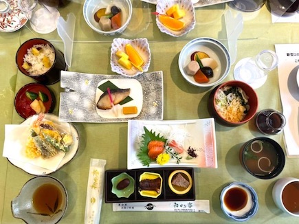 初かり亭で昼食