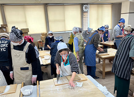 城東支部食文化研修会「そば作り体験と柴又散策」の活動報告