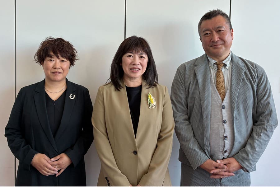 会長、副会長2名の集合写真